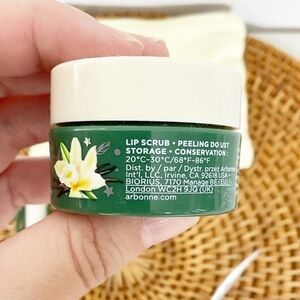 Arbonne Lip Scrub in Green Jar